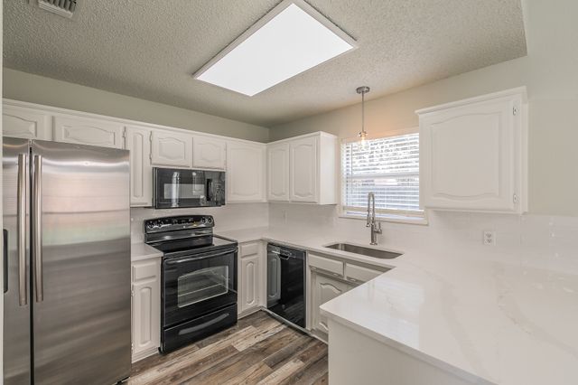 1217 RIO GRANDE Drive, Benbrook, TX 76126