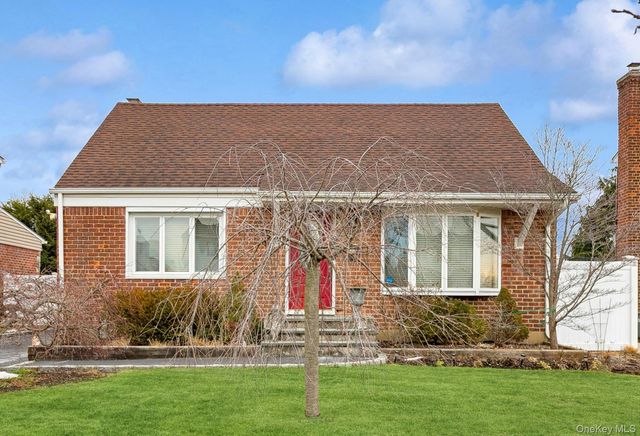 67 Combes Avenue, Hicksville, NY 11801