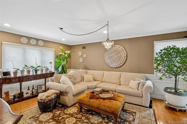 67 Combes Avenue, Hicksville, NY 11801