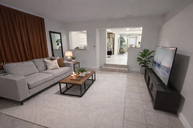 6782 SW 25th St HS, Miami, FL 33155
