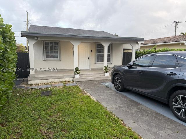 6782 SW 25th St HS, Miami, FL 33155