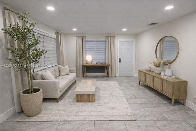 6782 SW 25th St HS, Miami, FL 33155