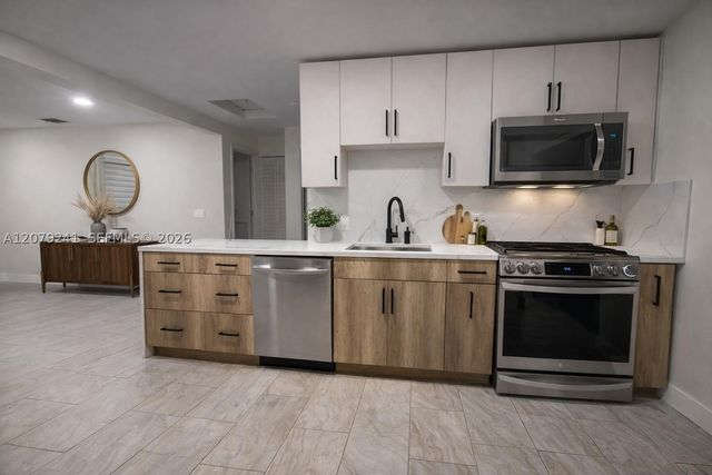 6782 SW 25th St HS, Miami, FL 33155