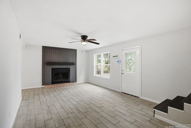 807 NE Frontage RD., Beeville, TX 78102