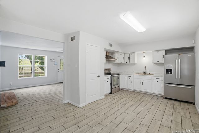 807 NE Frontage RD., Beeville, TX 78102