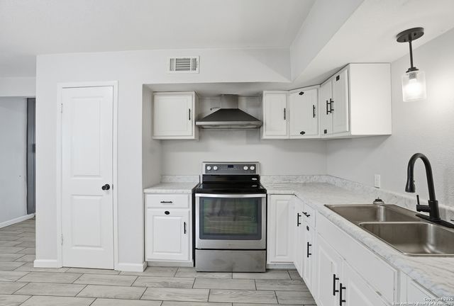 807 NE Frontage RD., Beeville, TX 78102