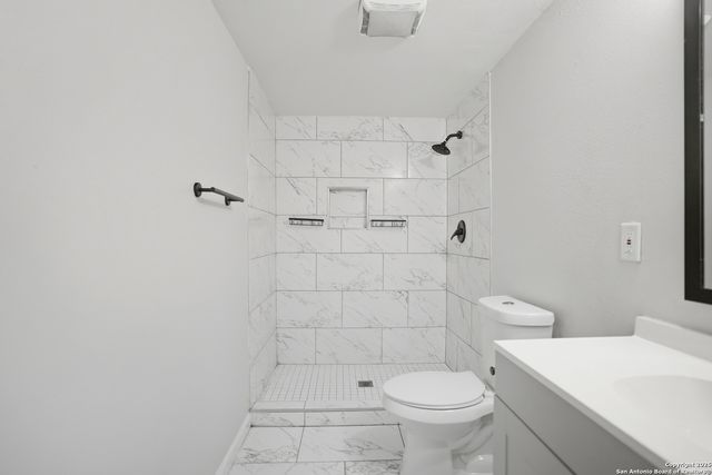 807 NE Frontage RD., Beeville, TX 78102