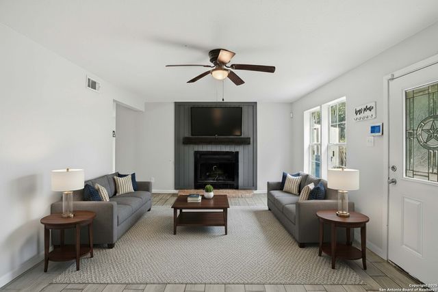 807 NE Frontage RD., Beeville, TX 78102