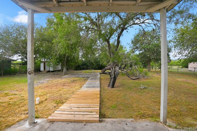 807 NE Frontage RD., Beeville, TX 78102
