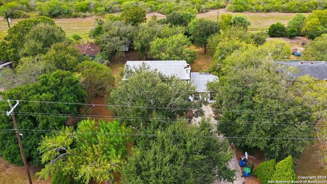 807 NE Frontage RD., Beeville, TX 78102