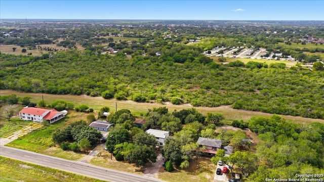 807 NE Frontage RD., Beeville, TX 78102