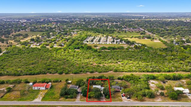 807 NE Frontage RD., Beeville, TX 78102