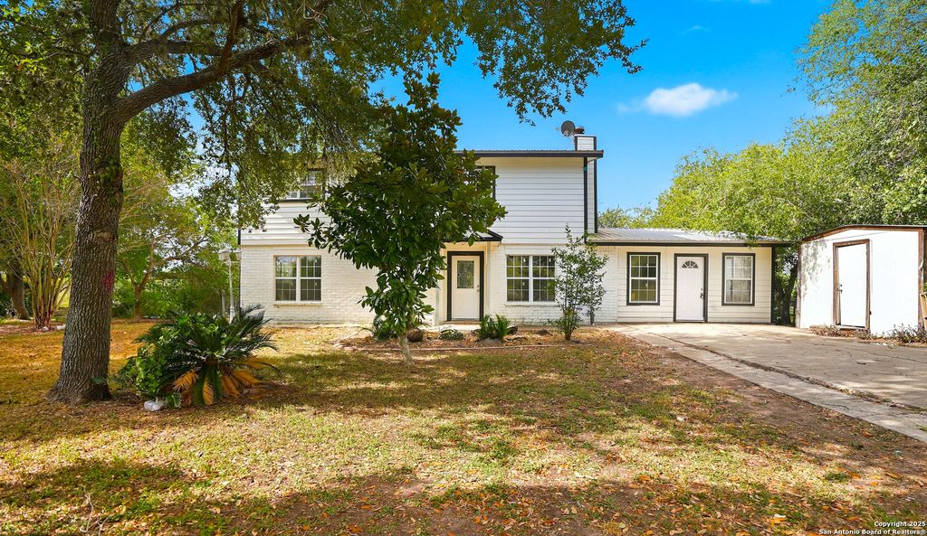 807 NE Frontage RD., Beeville, TX 78102