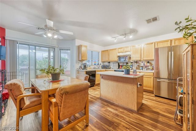 6413 Shining Sand Avenue, Las Vegas, NV 89142