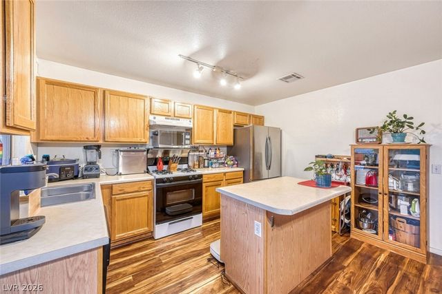 6413 Shining Sand Avenue, Las Vegas, NV 89142