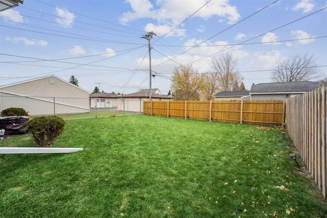 2715 SUPERIOR AVENUE, Sheboygan, WI 53083