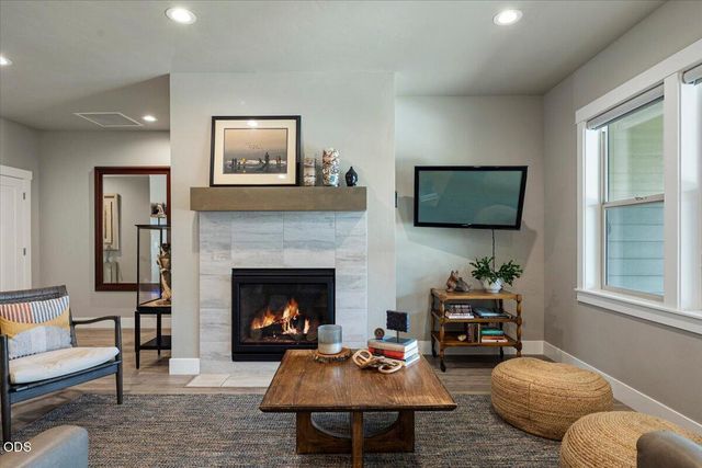 2703 NW 25th Street, Redmond, OR 97756