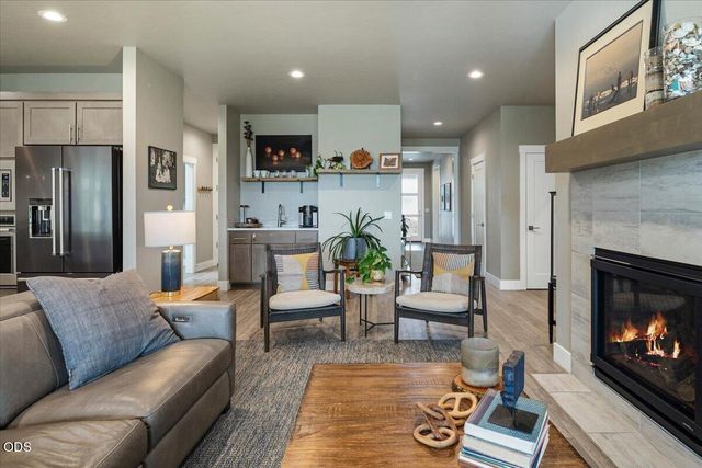 2703 NW 25th Street, Redmond, OR 97756