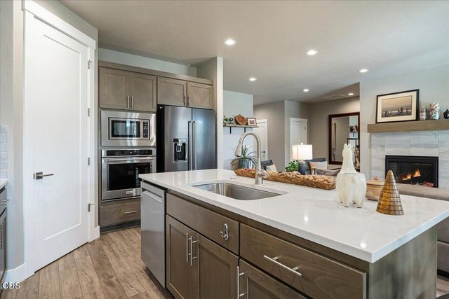 2703 NW 25th Street, Redmond, OR 97756