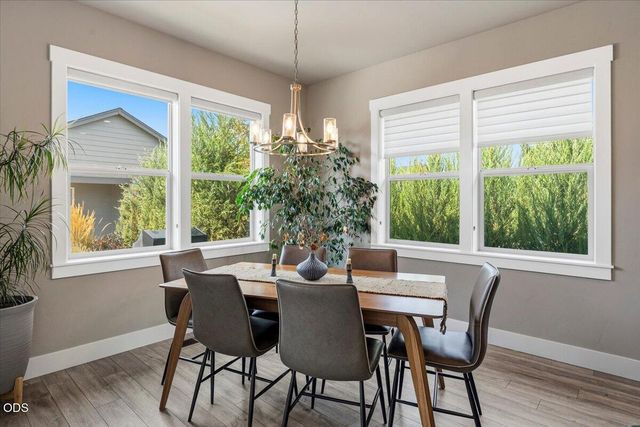 2703 NW 25th Street, Redmond, OR 97756