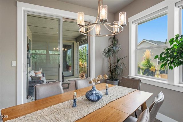 2703 NW 25th Street, Redmond, OR 97756