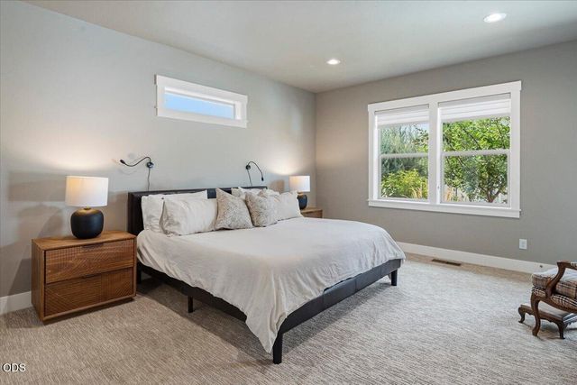 2703 NW 25th Street, Redmond, OR 97756