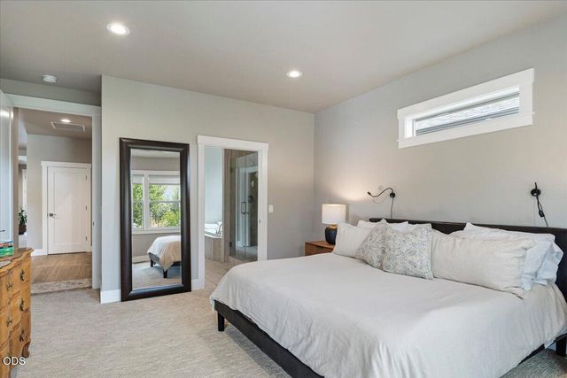 2703 NW 25th Street, Redmond, OR 97756