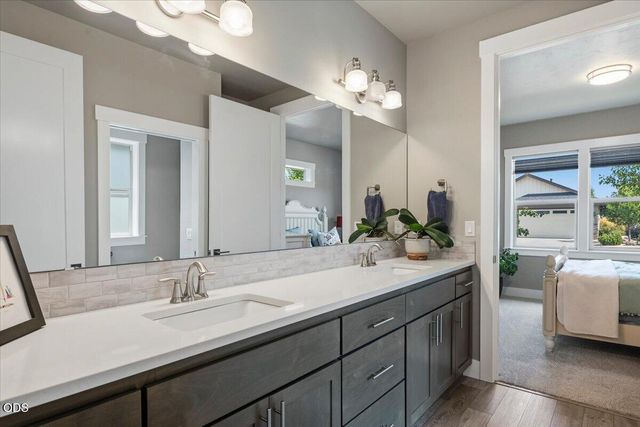 2703 NW 25th Street, Redmond, OR 97756