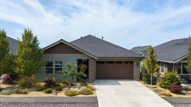 2703 NW 25th Street, Redmond, OR 97756