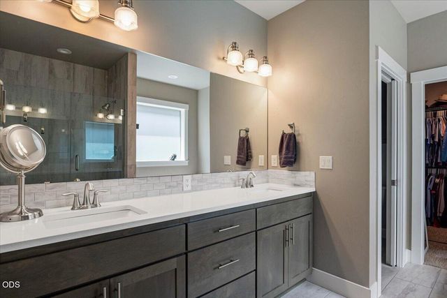 2703 NW 25th Street, Redmond, OR 97756