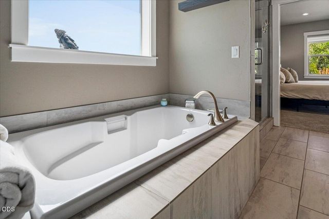 2703 NW 25th Street, Redmond, OR 97756