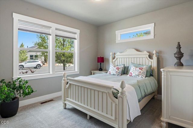 2703 NW 25th Street, Redmond, OR 97756
