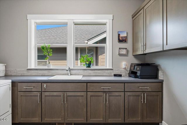 2703 NW 25th Street, Redmond, OR 97756