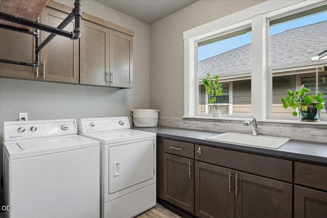 2703 NW 25th Street, Redmond, OR 97756