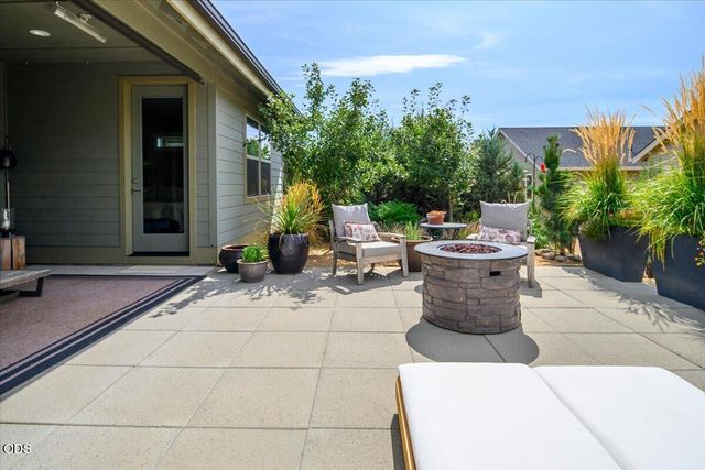 2703 NW 25th Street, Redmond, OR 97756