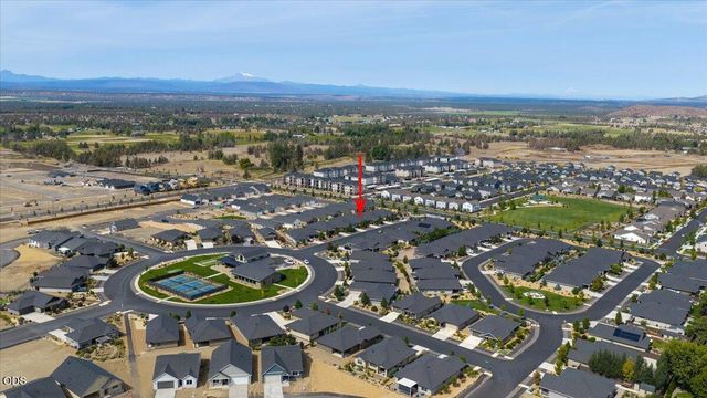 2703 NW 25th Street, Redmond, OR 97756