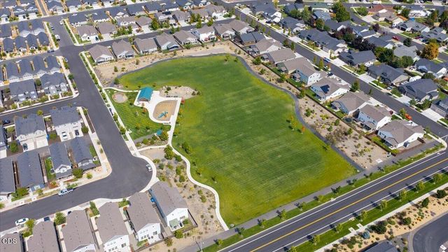 2703 NW 25th Street, Redmond, OR 97756