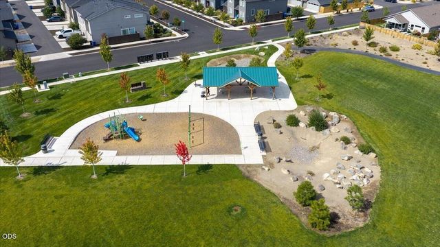 2703 NW 25th Street, Redmond, OR 97756