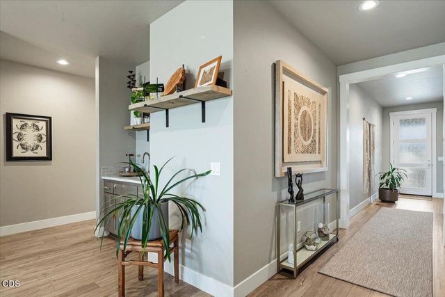 2703 NW 25th Street, Redmond, OR 97756