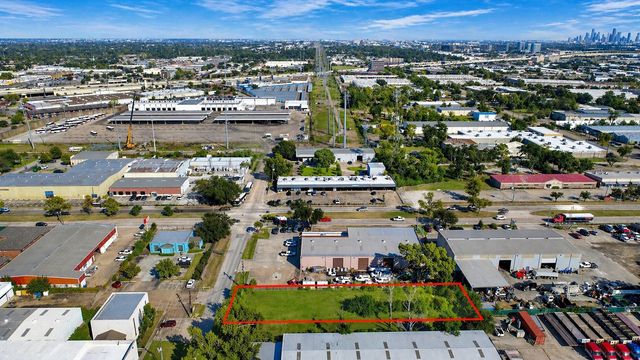 5717 Centralcrest St, Houston, TX 77092