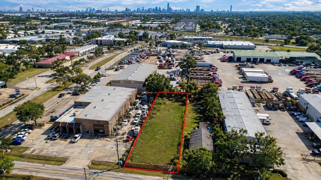 5717 Centralcrest St, Houston, TX 77092