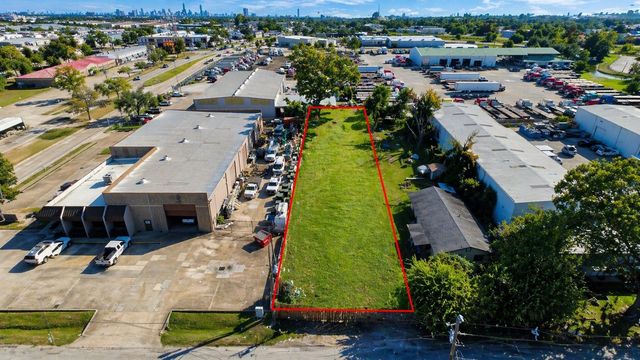 5717 Centralcrest St, Houston, TX 77092