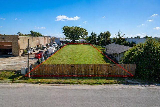 5717 Centralcrest St, Houston, TX 77092