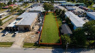 5717 Centralcrest St, Houston, TX 77092