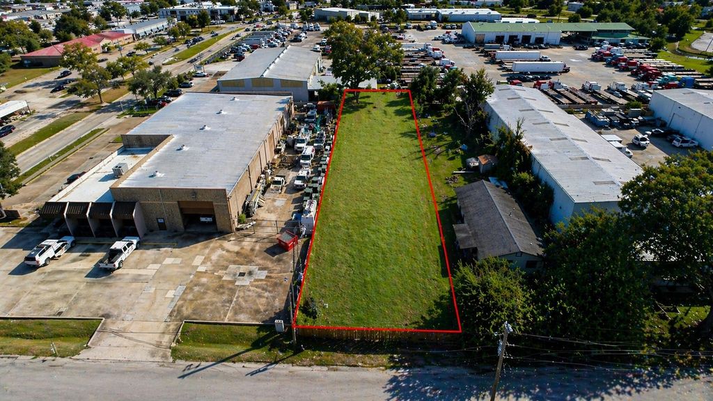 5717 Centralcrest St, Houston, TX 77092
