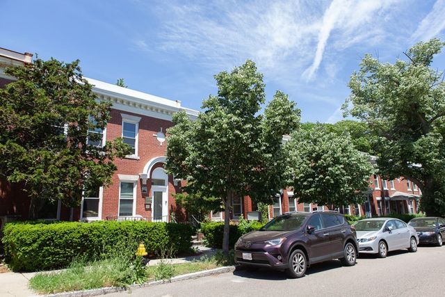 1743 Commonwealth Ave 1, Boston, MA 02135