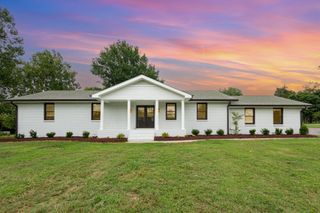 165 Stewart Rd, Lebanon, TN 37087