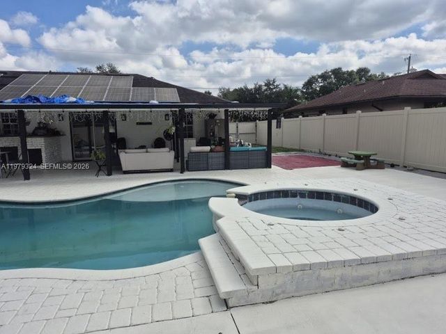 8016 APACHE LN, Lakeland, FL 33810