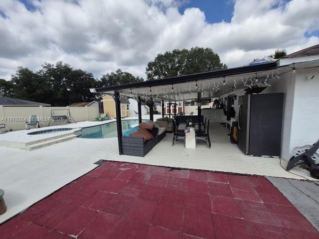 8016 APACHE LN, Lakeland, FL 33810