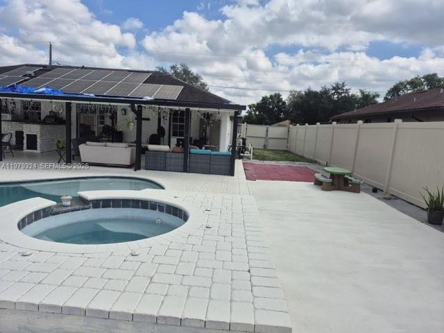 8016 APACHE LN, Lakeland, FL 33810